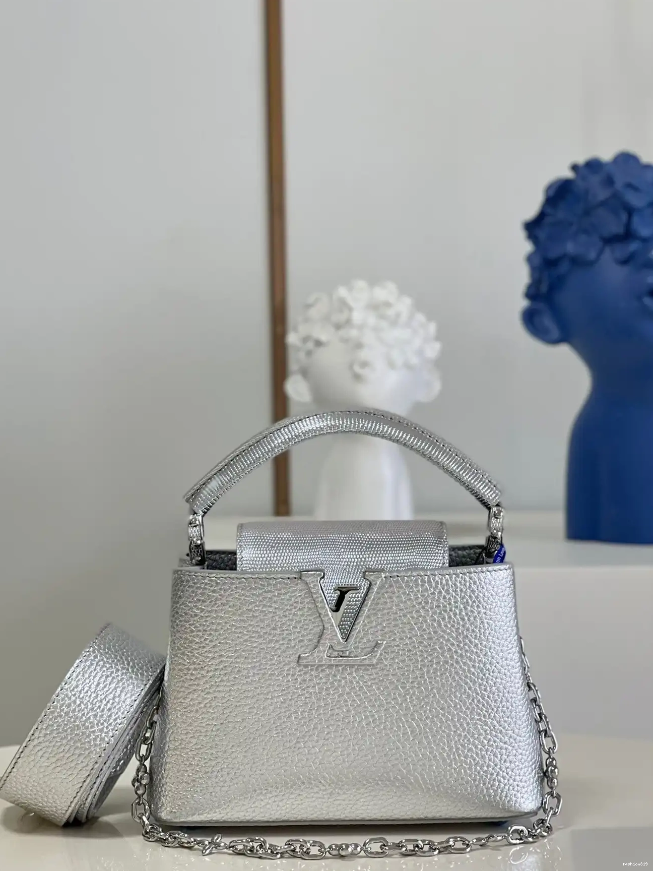 CAPUCINES VUITTON MINI LOUIS 0402
